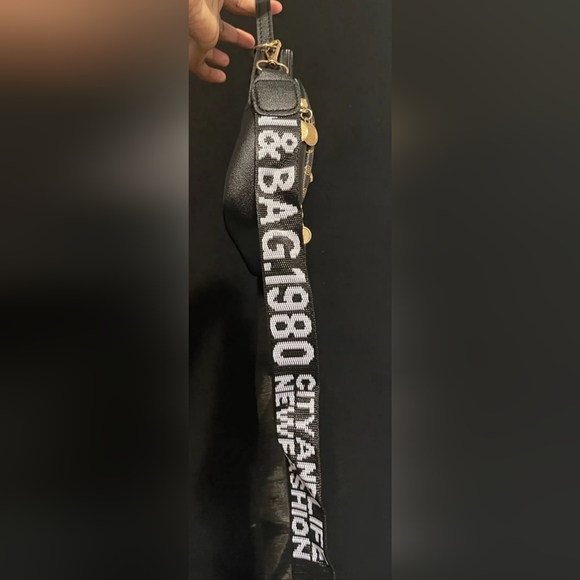 Designer Inspired Kissing Doves Handbag and Purse Set - Picture 12 of 16